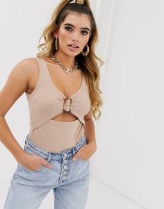 Боди песочного цвета в рубчик и с пряжкой спереди Missguided-Бежевый