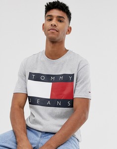 Серая футболка с большим логотипом на груди Tommy Jeans-Серый