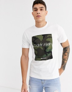Белая футболка с логотипом и камуфляжной отделкой Calvin Klein-Белый
