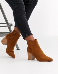 Светло-коричневые ботинки с острым носом и отделкой заклепками New Look-Светло-коричневый