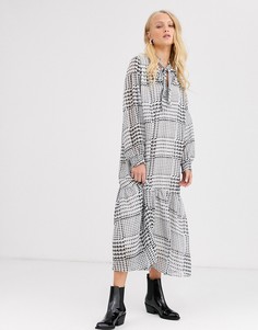 Свободное платье макси в клетку с завязкой Only-Мульти