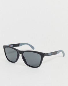 Черные матовые солнцезащитные очки с серыми стеклами Oakley Frogskins-Красный