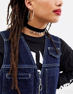 Золотистое ожерелье-чокер с подвесками в виде бабочек ASOS DESIGN-Очистить