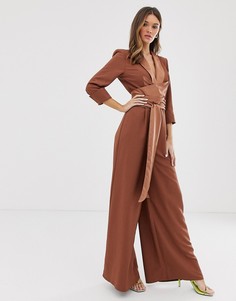 Комбинезон-смокинг с глубоким вырезом и широкими штанинами ASOS DESIGN-Коричневый