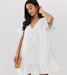 Свободное платье мини с баской и вышивкой ришелье ASOS DESIGN Petite-Белый