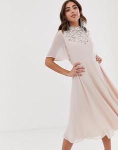 Платье миди с рукавами-кейп и отделкой искусственным жемчугом ASOS DESIGN-Розовый