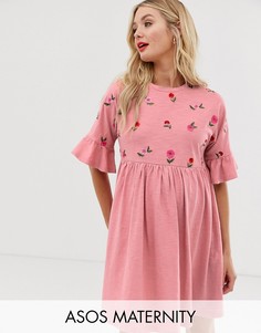 Свободное платье с цветочной вышивкой и оборками на рукавах ASOS DESIGN Maternity-Розовый