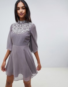 Платье мини с рукавами-кейп и жемчужной отделкой ASOS DESIGN-Фиолетовый
