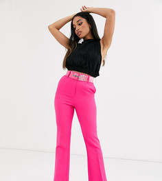 Узкие расклешенные брюки розового цвета с прозрачным ремнем ASOS DESIGN Petite-Розовый
