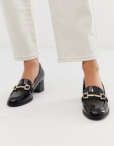 Черные лакированные лоферы на каблуке средней высоты ASOS DESIGN - Stirrup-Черный