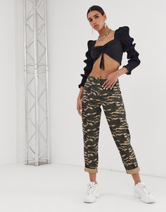 Брюки в стиле милитари с камуфляжным принтом ASOS DESIGN-Мульти