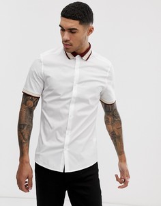 Приталенная рубашка из поплина в рубчик с бордовым воротником ASOS DESIGN-Белый