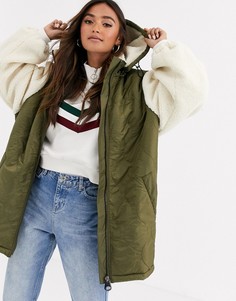 Стеганая куртка с отделкой из искусственного меха ASOS DESIGN-Зеленый