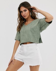 Футболка цвета хаки с необработанными краями и V-образным вырезом ASOS DESIGN-Зеленый