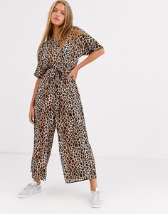 Комбинезон с леопардовым принтом и поясом ASOS DESIGN-Мульти