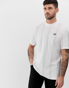 Белая футболка в полоску adidas Originals tennis-Белый