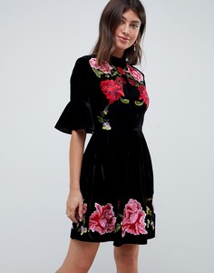 Короткое приталенное бархатное платье с вышивкой ASOS DESIGN-Черный