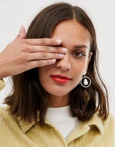 Золотистые серьги-подвески с искусственным жемчугом Monki-Золотой