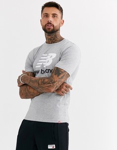 Серая футболка с большим логотипом New Balance-Серый