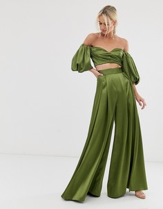 Атласные брюки с широкими штанинами и защипами спереди ASOS EDITION-Зеленый
