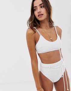 Белые трусы бикини с вышивкой ришелье и завышенной талией ASOS DESIGN-Белый