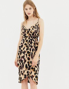 Платье-комбинация с запахом и леопардовым принтом QED London-Коричневый