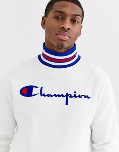 Белый свитшот с высоким воротом и крупной надписью Champion Reverse Weave