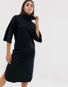 Свободное платье миди с высоким воротником и расклешенными рукавами ASOS DESIGN-Черный