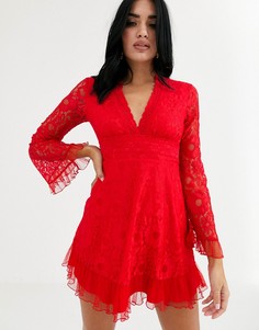 Красное кружевное короткое приталенное платье с глубоким вырезом Love Triangle-Красный