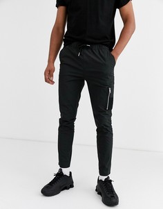 Черные зауженные брюки из нейлона с карманом ASOS DESIGN-Черный