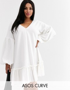 Свободное фактурное платье с оборкой ASOS DESIGN Curve-Белый