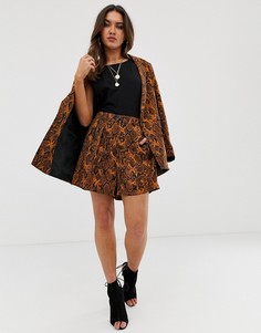 Шорты со змеиным принтом ASOS DESIGN-Мульти