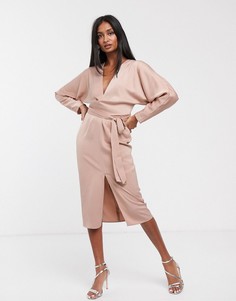 Атласное платье миди с запахом и рукавами \летучая мышь\" ASOS DESIGN-Кремовый