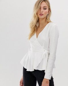 Лонгслив с запахом и баской из ткани с добавлением льна ASOS DESIGN-Белый