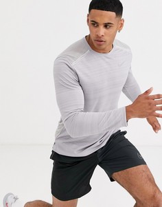 Серый лонгслив Nike Running Miler
