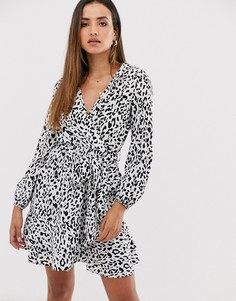 Платье с запахом и оборкой AX Paris-Белый