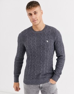 Серый джемпер вязки косами с логотипом Abercrombie & Fitch