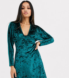 Бархатное платье мини с длинными рукавами и глубоким декольте ASOS DESIGN Petite-Зеленый