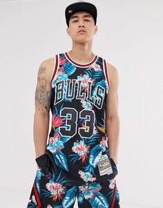 Черная сетчатая майка с цветочным принтом и логотипом \Chicago Bulls\" Mitchell & Ness NBA-Черный