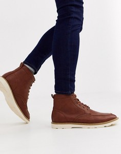 Светло-коричневые ботинки на шнуровке из искусственной кожи с белой подошвой ASOS DESIGN-Светло-коричневый