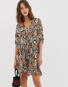 Коричневое свободное платье со змеиным принтом River Island-Коричневый