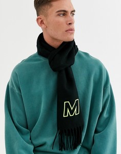 Черный персонализированный шарф с вышитым инициалом \M\" ASOS DESIGN