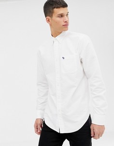 Белая оксфордская рубашка узкого кроя с логотипом на кармане Abercrombie & Fitch-Белый