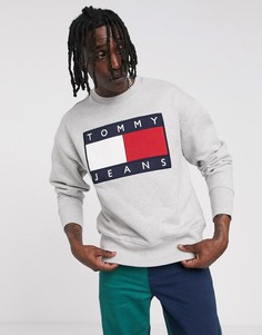 Серый свитшот классического кроя с большим логотипом-флагом на груди Tommy Jeans