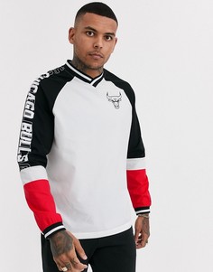Трикотажный лонгслив в стиле колор блок New Era NBA Chicago Bulls-Белый