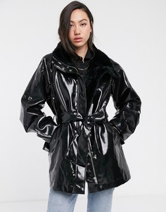 Черное виниловое пальто на подкладке из искусственного меха Weekday-Черный