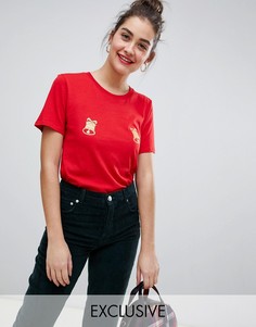 Красная новогодняя футболка с золотистыми колокольчиками на груди Monki-Красный
