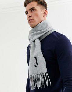 Серый персонализированный шарф с вышитым инициалом \J\" ASOS DESIGN