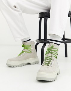 Кремовые ботинки из искусственной замши на шнуровке и массивной подошве ASOS DESIGN-Белый