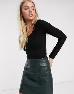 Черный трикотажный топ с оборками Stradivarius